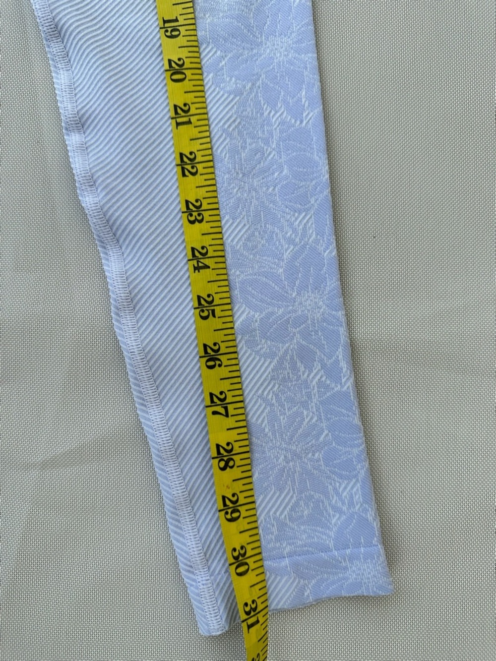 Light Blue  Girl or Women's Active Crop Top & Leggings Set size 10/12 oh small - Picture 12 of 12